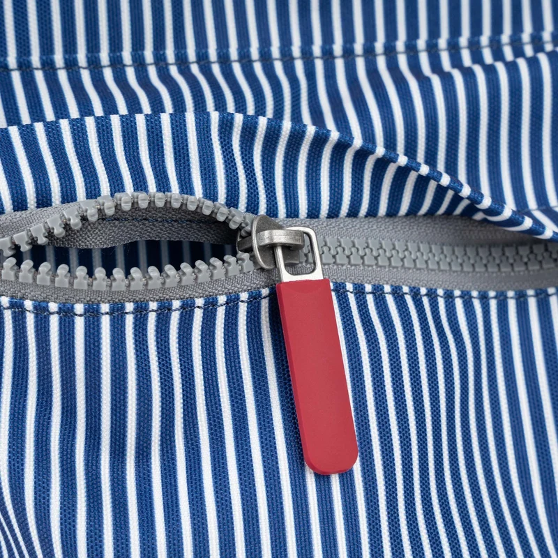 ROKA Kennington B Red Hickory Medium Tasche aus recyceltem Canvas