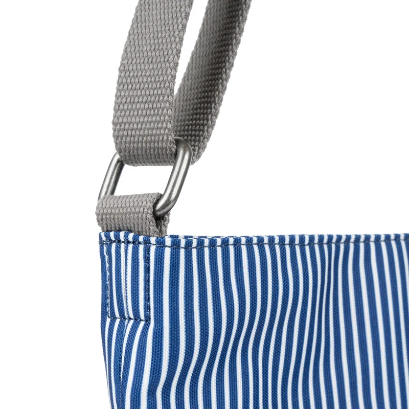ROKA Kennington B Red Hickory Medium Tasche aus recyceltem Canvas