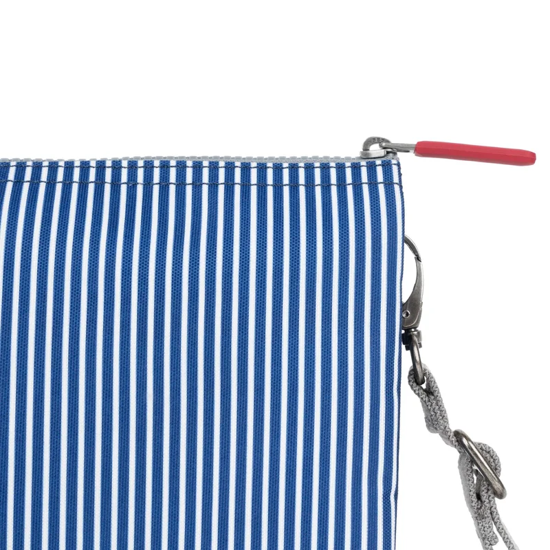 ROKA Carnaby Crossbody XL Tasche aus rotem Hickory-Recycling-Canvas
