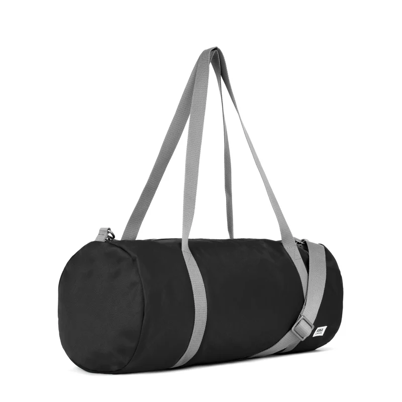 ROKA Mittelgroße Tasche „City“ aus recyceltem Nylon - Schwarz