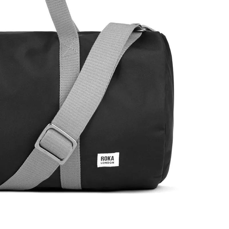 ROKA Mittelgroße Tasche „City“ aus recyceltem Nylon - Schwarz