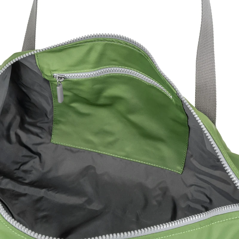ROKA Mittelgroße Tasche City aus recyceltem Nylon - Avocado