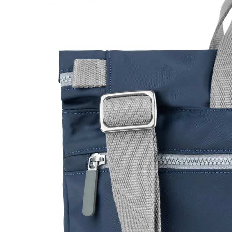 ROKA Blackfriars M Midnight Tasche aus recyceltem Canvas