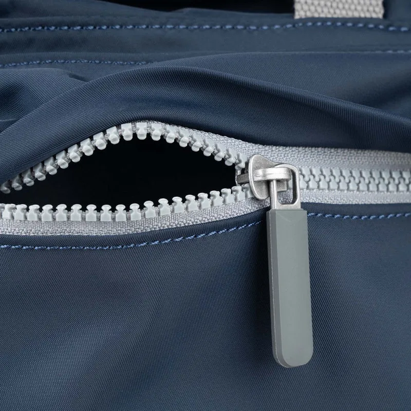 ROKA Blackfriars M Midnight Tasche aus recyceltem Canvas