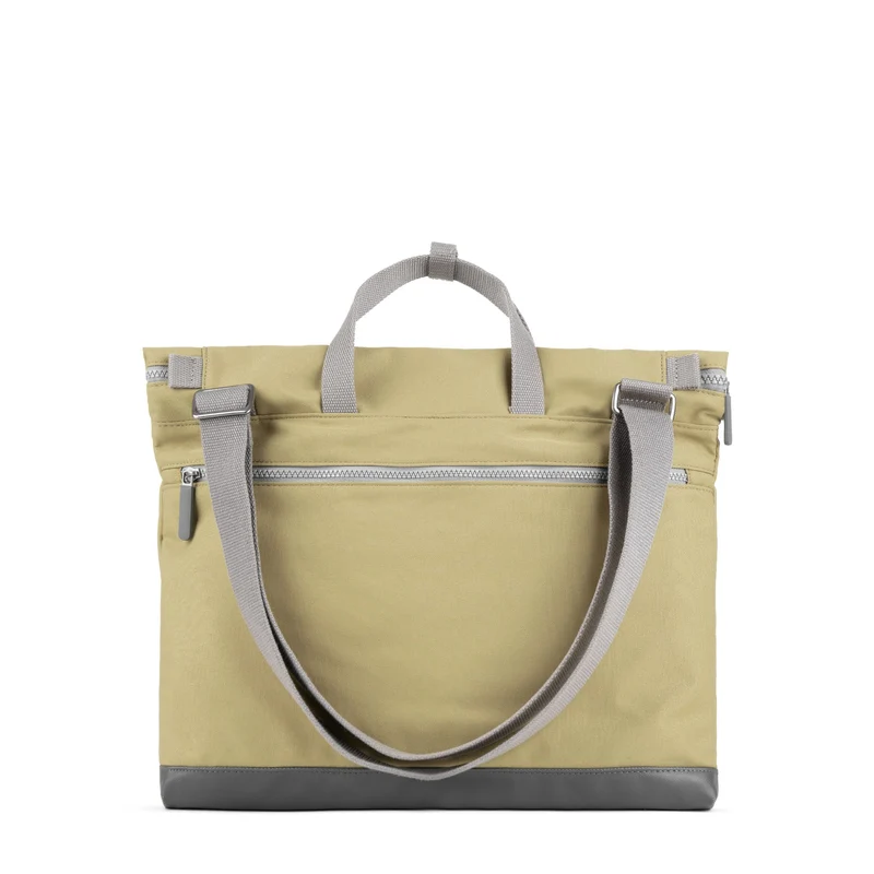 ROKA Blackfriars M Khakifarbene Tasche aus recyceltem Canvas