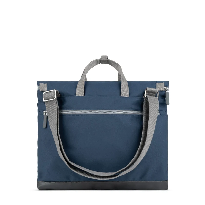 ROKA Blackfriars M Dunkelblaue Tasche aus recyceltem Canvas