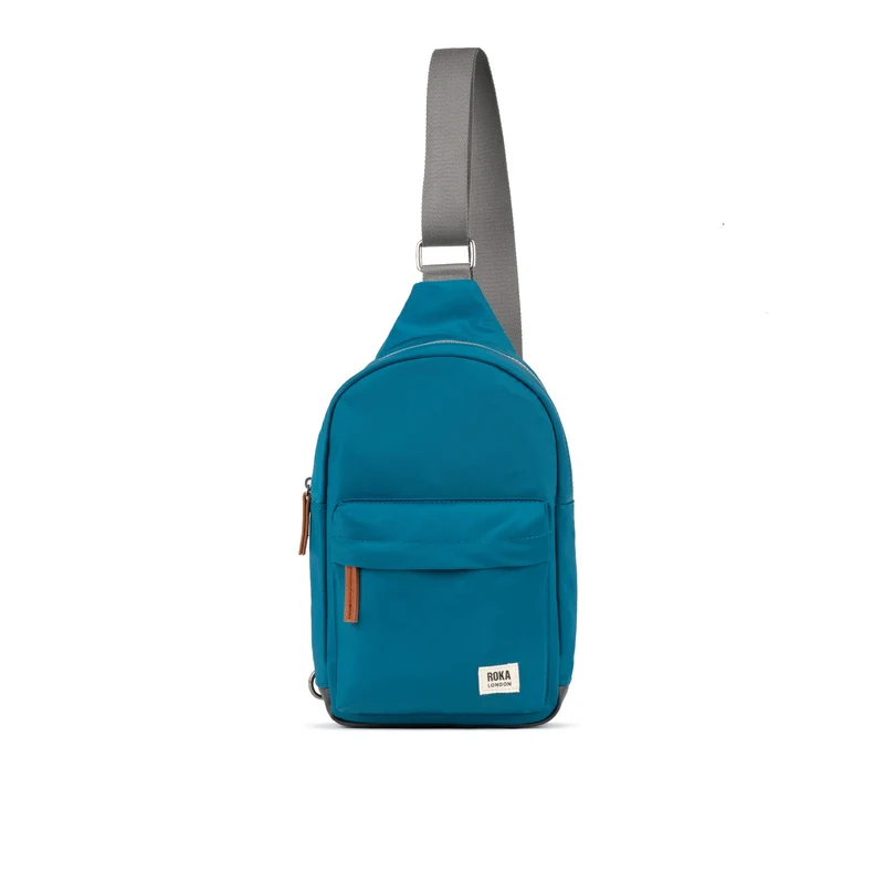 ROKA Willesden Große Tasche aus recyceltem Nylon – Saphir