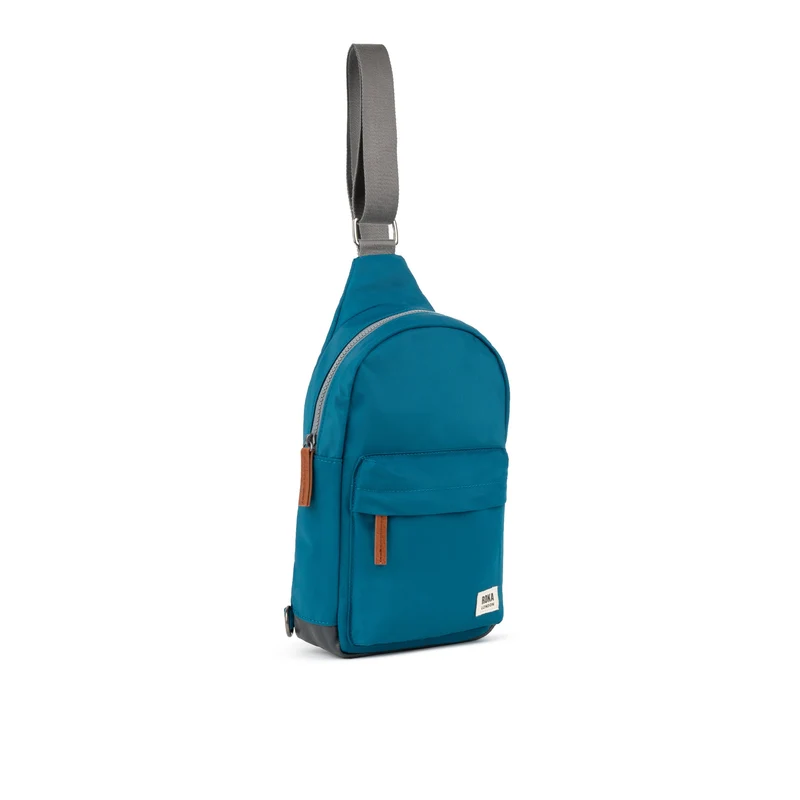 ROKA Willesden Große Tasche aus recyceltem Nylon – Saphir
