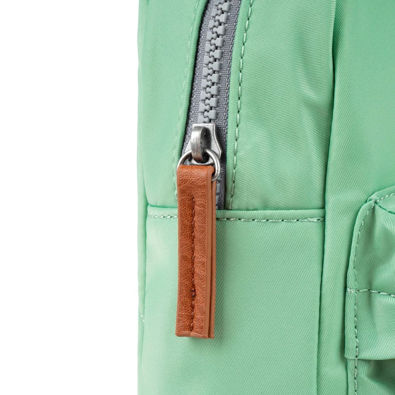 ROKA Willesden B Große Tasche aus recyceltem Nylon - Matcha