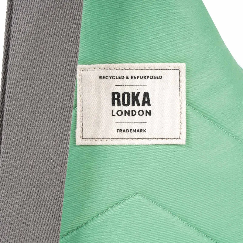 ROKA Willesden B Große Tasche aus recyceltem Nylon - Matcha