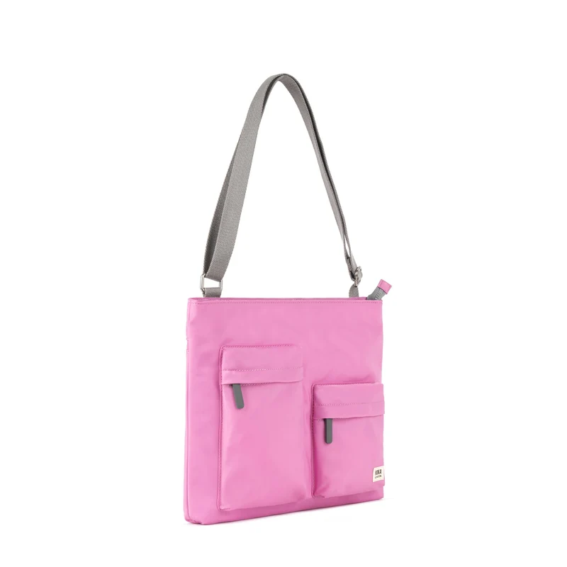 ROKA Mittelgroße Tasche Moorgate M aus recyceltem Nylon - Orchidee