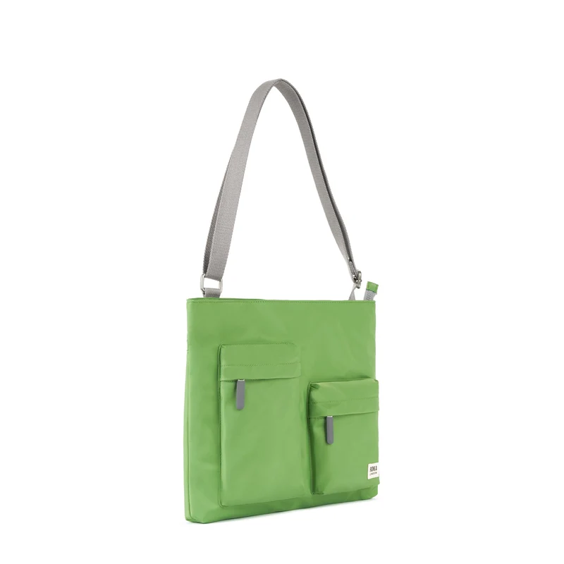 ROKA Mittelgroße Tasche Moorgate M aus recyceltem Nylon - Kiwi