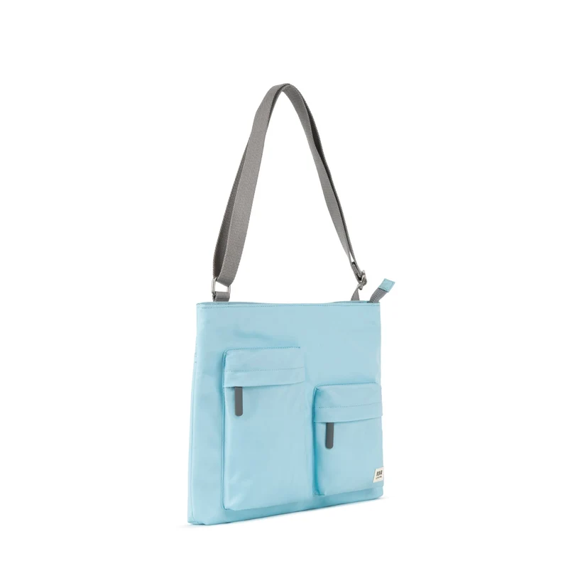 ROKA Mittelgroße Tasche Moorgate M aus recyceltem Nylon - Canal