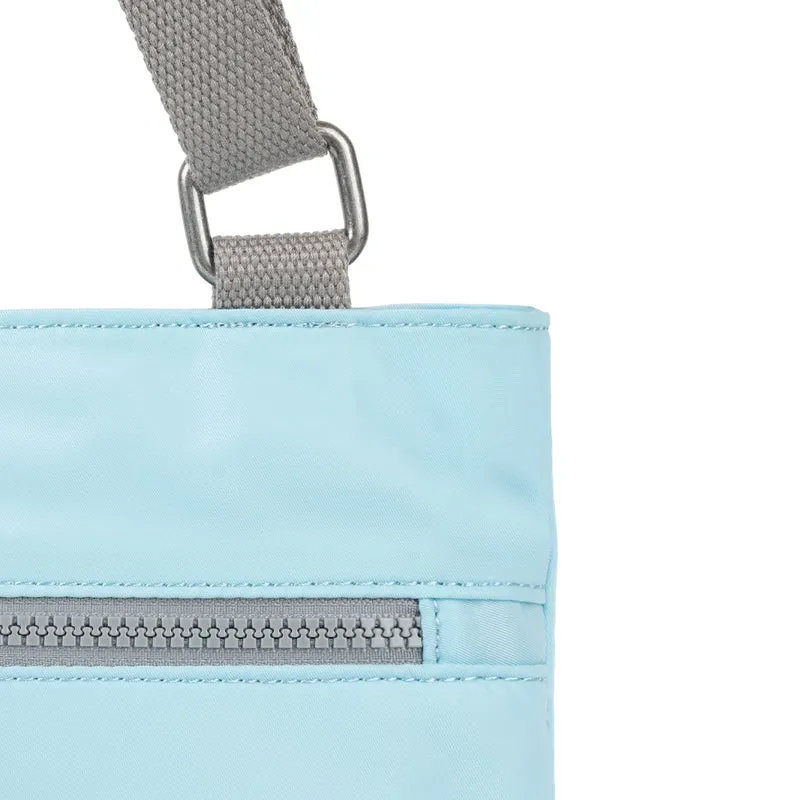 ROKA Mittelgroße Tasche Moorgate M aus recyceltem Nylon - Canal