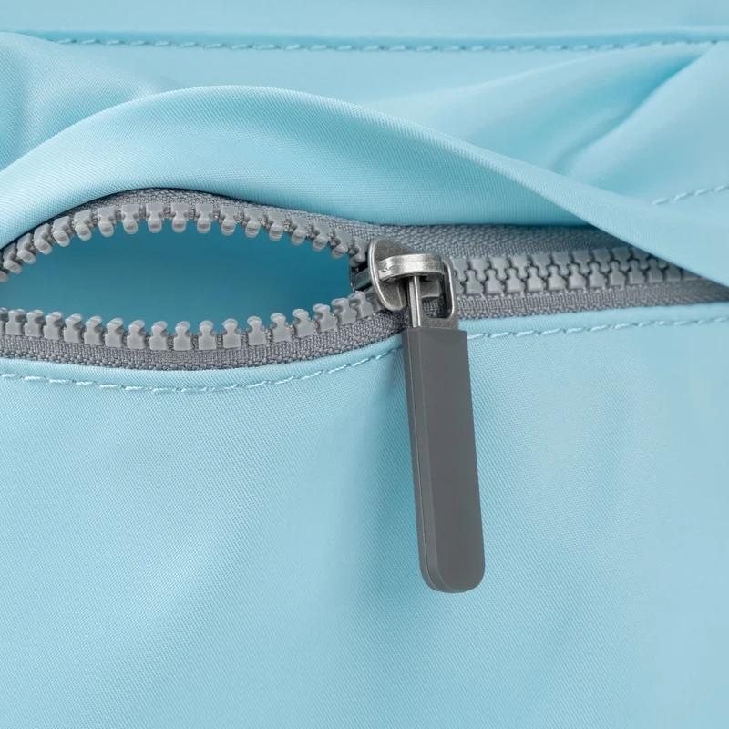 ROKA Mittelgroße Tasche Moorgate M aus recyceltem Nylon - Canal