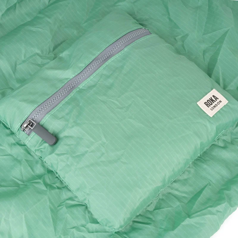 ROKA Borough Mittelgroße Tasche aus recyceltem Nylon-Ripstop – Matcha