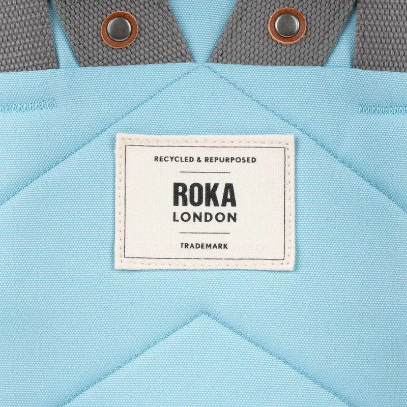 ROKA Finchley Eine kleine Tasche aus recyceltem Canvas von Ice