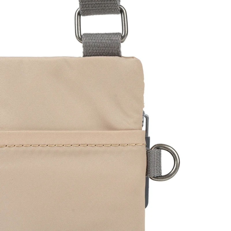ROKA Chelsea Sandbeutel aus recyceltem Nylon