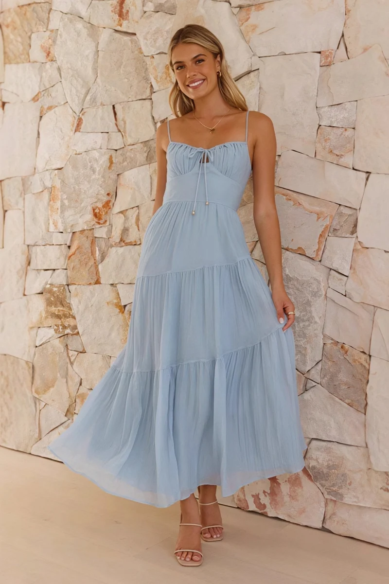 Celeste – Träger-Maxikleid mit offenem Rücken und ausgestelltem Saum