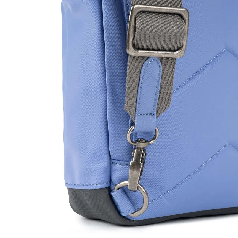 ROKA Willesden Große Tasche aus recyceltem Nylon – Jacaranda