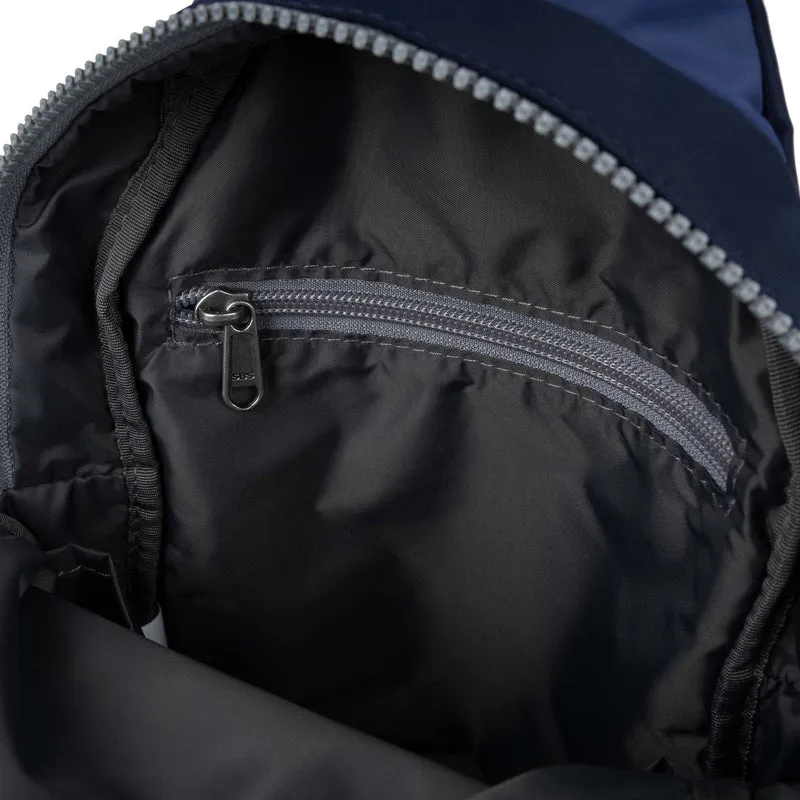 ROKA Willesden Große Tasche aus recyceltem Nylon – Indigo-Ton