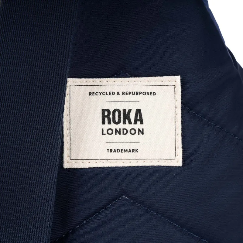 ROKA Willesden Große Tasche aus recyceltem Nylon – Indigo-Ton