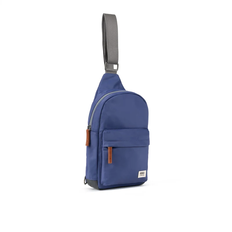 ROKA Willesden B Große Tasche aus recyceltem Nylon – Indigo