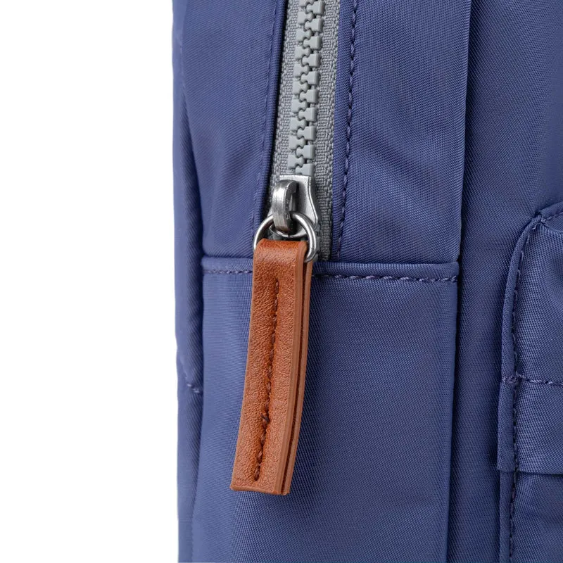 ROKA Willesden B Große Tasche aus recyceltem Nylon – Indigo