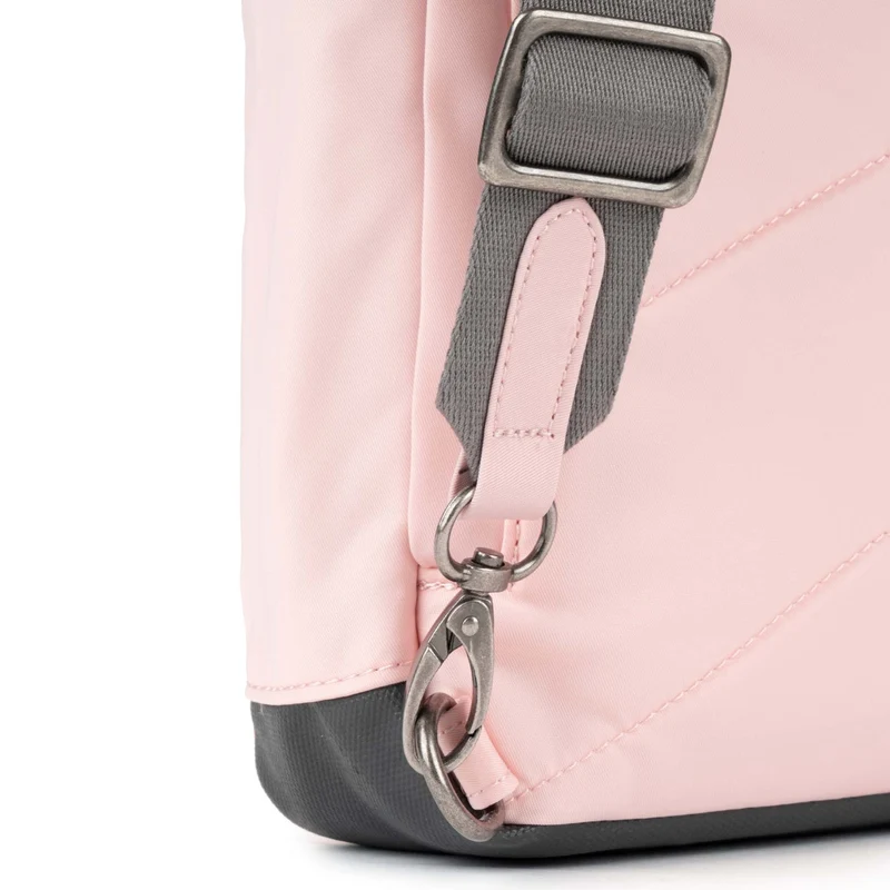 ROKA Willesden B Große Tasche aus recyceltem Nylon - Englische Rose
