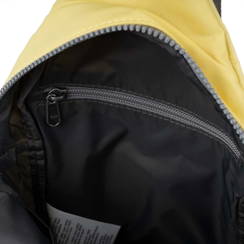 ROKA Willesden B Große Tasche aus recyceltem Nylon – Zitronengelb