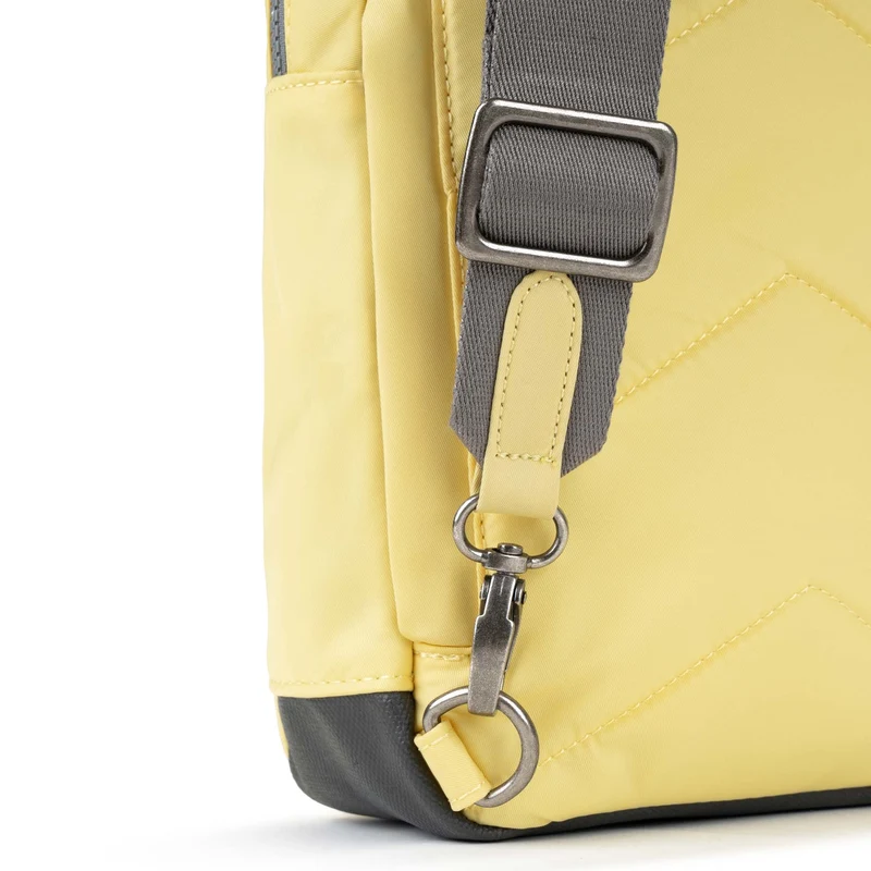 ROKA Willesden B Große Tasche aus recyceltem Nylon – Zitronengelb