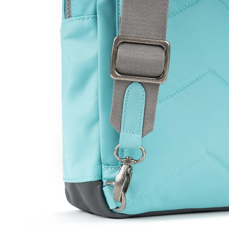 ROKA Willesden B Große Tasche aus recyceltem Nylon – Aquatic Awe