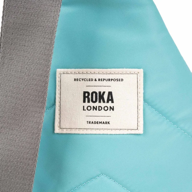ROKA Willesden B Große Tasche aus recyceltem Nylon – Aquatic Awe
