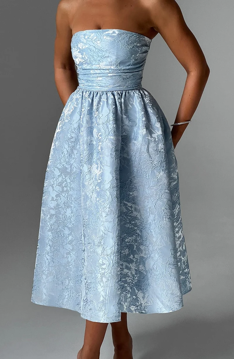 Tyche - Schulterfreies Jacquard-Midikleid