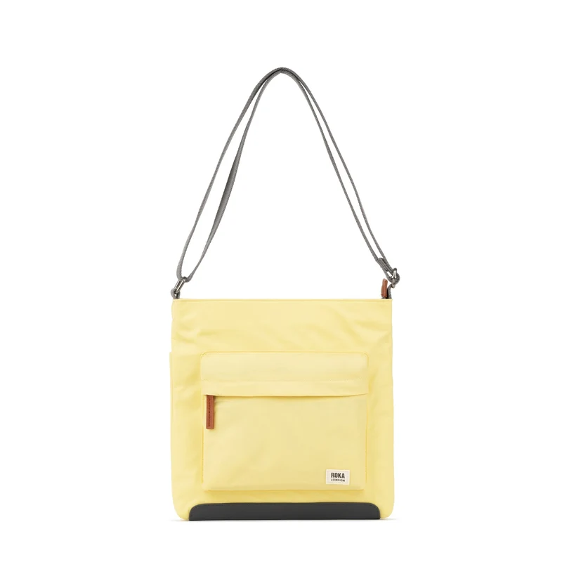 ROKA Kennington B Mittelgroße Tasche aus recyceltem Nylon – Zitronengelb