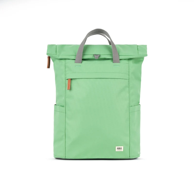ROKA Finchley Eine große Tasche aus recyceltem Canvas mit Pfefferminzgrün