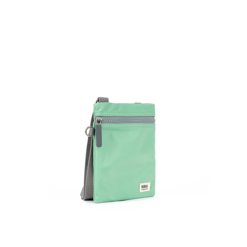 ROKA Chelsea Matcha-Tasche aus recyceltem Nylon