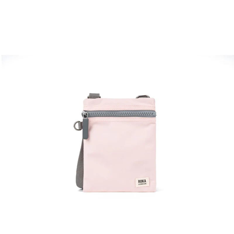 ROKA Chelsea Tasche aus recyceltem Nylon mit englischer Rosenmotiv