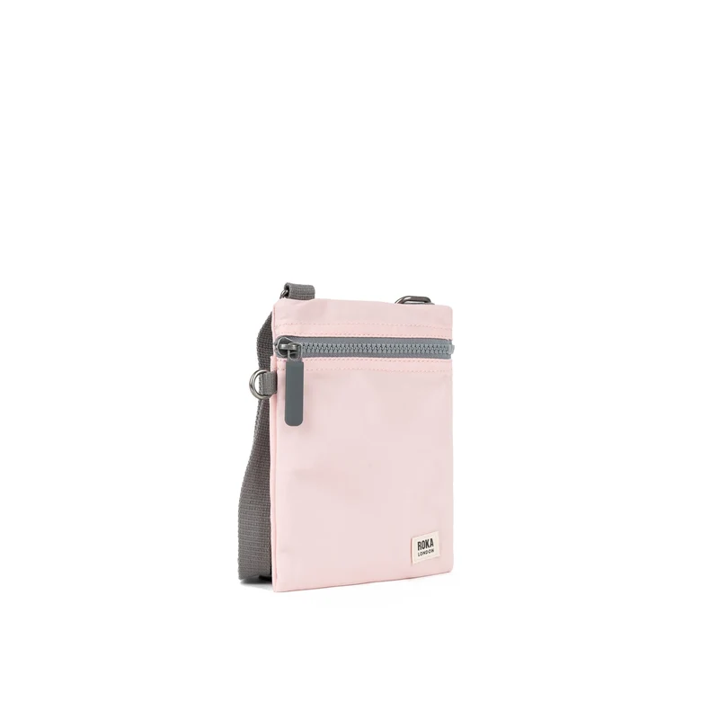ROKA Chelsea Tasche aus recyceltem Nylon mit englischer Rosenmotiv