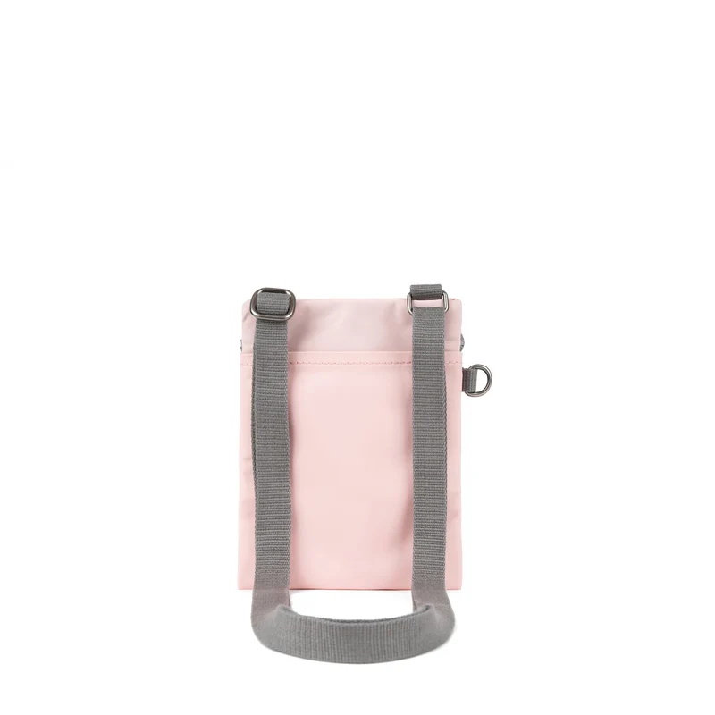 ROKA Chelsea Tasche aus recyceltem Nylon mit englischer Rosenmotiv