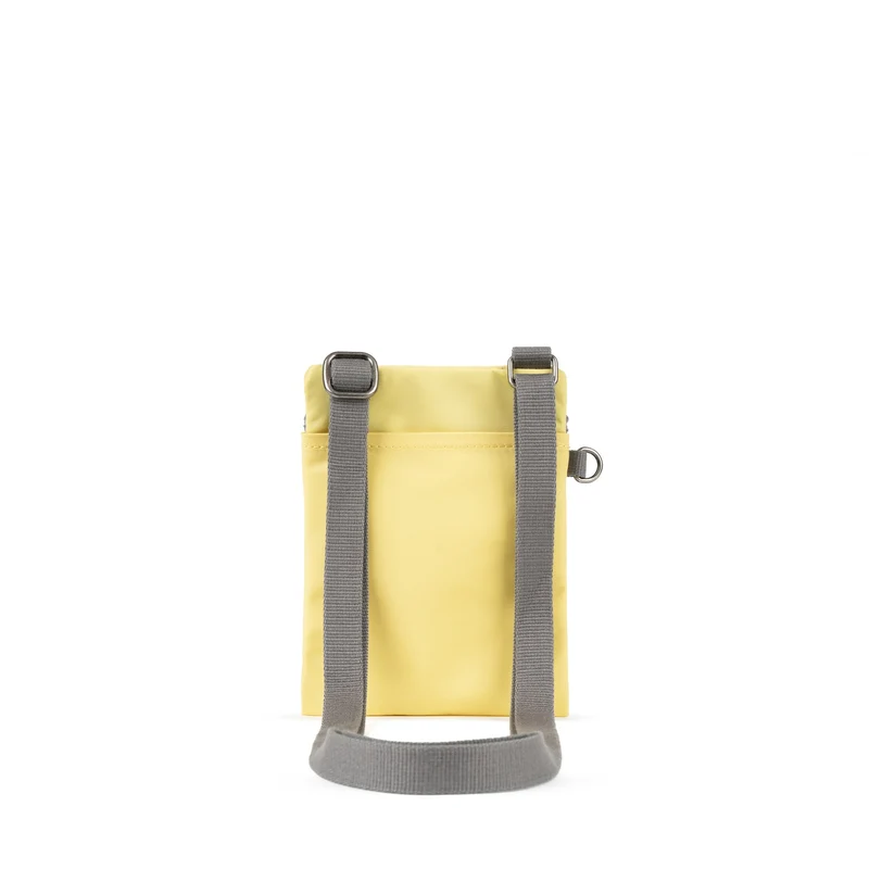 ROKA Chelsea Zitronengelbe Tasche aus recyceltem Nylon