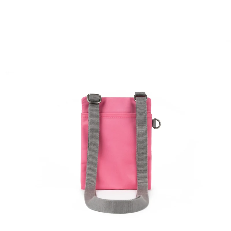 ROKA Chelsea Barock-Tasche aus recyceltem Nylon