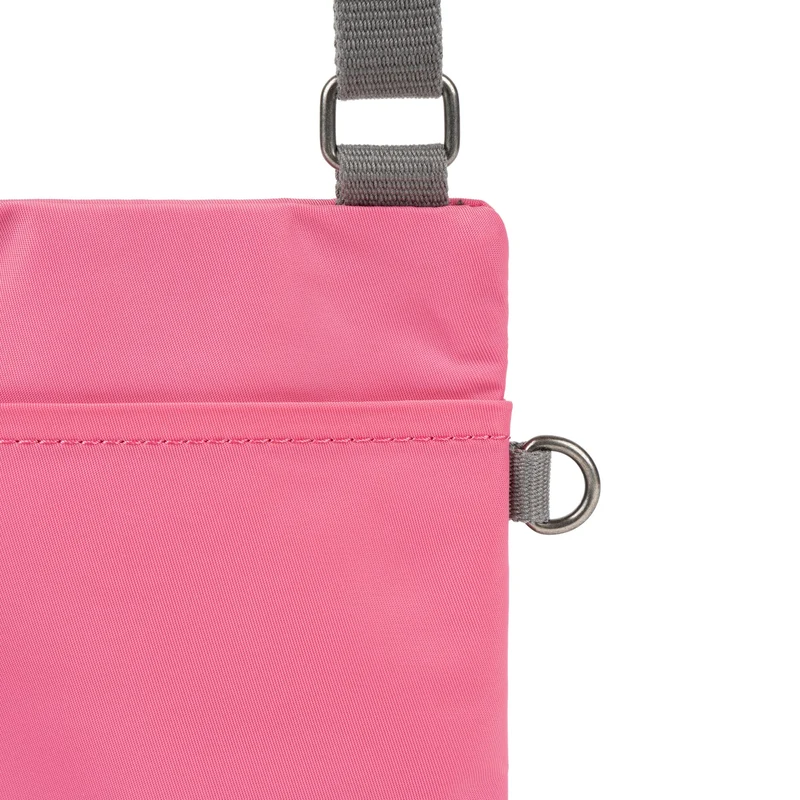 ROKA Chelsea Barock-Tasche aus recyceltem Nylon