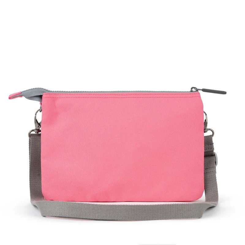 ROKA Carnaby Crossbody XL Tulip Tasche aus recyceltem Canvas
