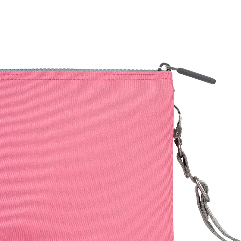 ROKA Carnaby Crossbody XL Tulip Tasche aus recyceltem Canvas