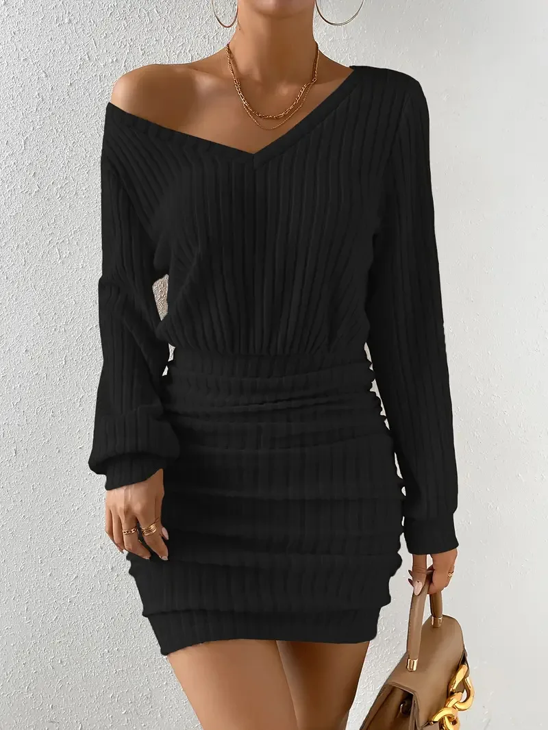 Geripptes Strick-Minikleid