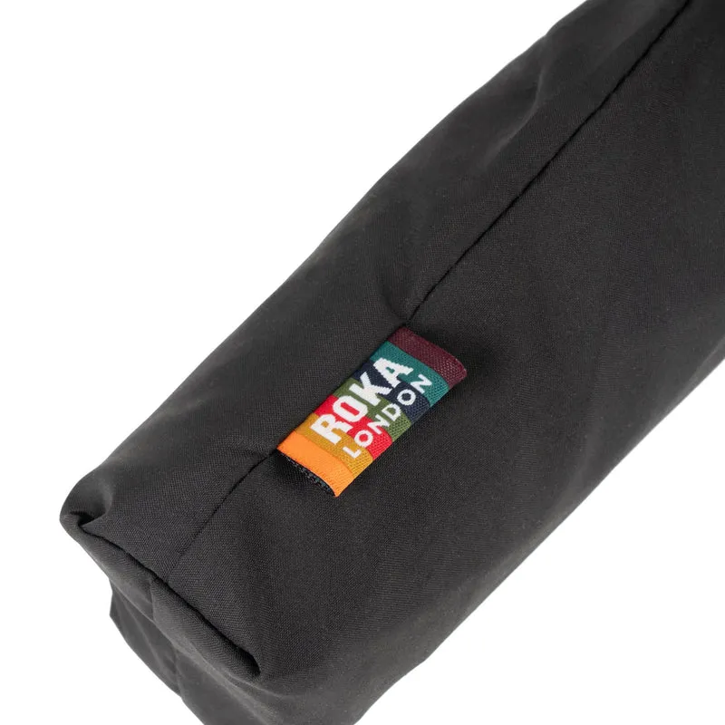 ROKA Waterloo Regenschirm aus recyceltem Nylon in leuchtendem Regenbogen