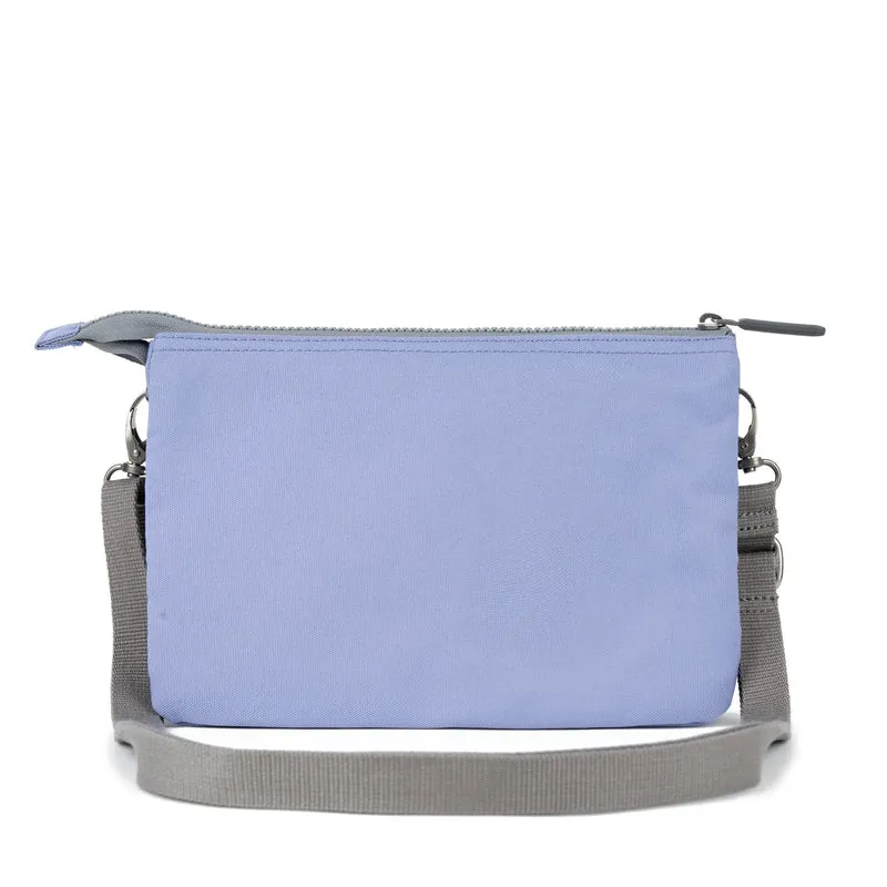 ROKA Carnaby Crossbody XL Thistle Tasche aus recyceltem Canvas