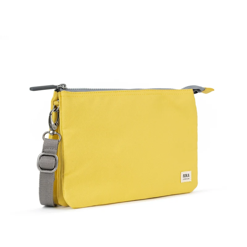ROKA Carnaby Crossbody XL Tasche aus recyceltem Canvas in Zitronengelb