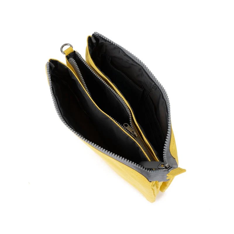 ROKA Carnaby Crossbody XL Tasche aus recyceltem Canvas in Zitronengelb